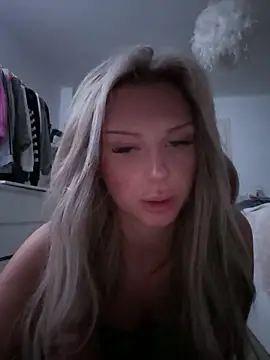 blondeeee online show from December 16, 5:29 pm