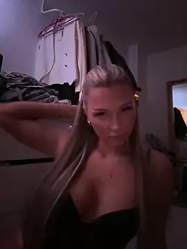 blondeeee online show from March 5, 9:11 pm