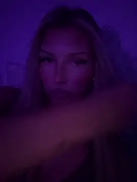 blondeeee online show from March 25, 5:52 pm