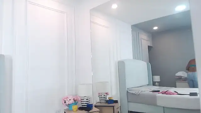 ChantalGarner online show from December 17, 1:06 pm