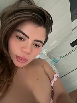 JuliaBelle online show from October 4, 6:06 pm