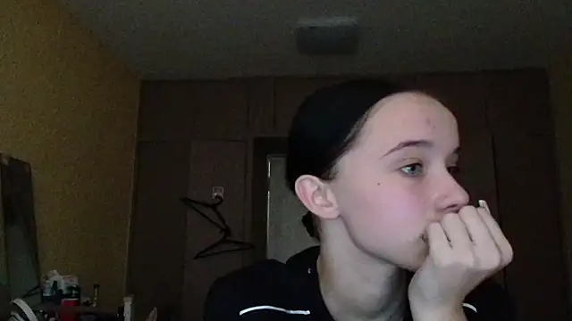 Emilia Light online show from October 12, 5:50 am