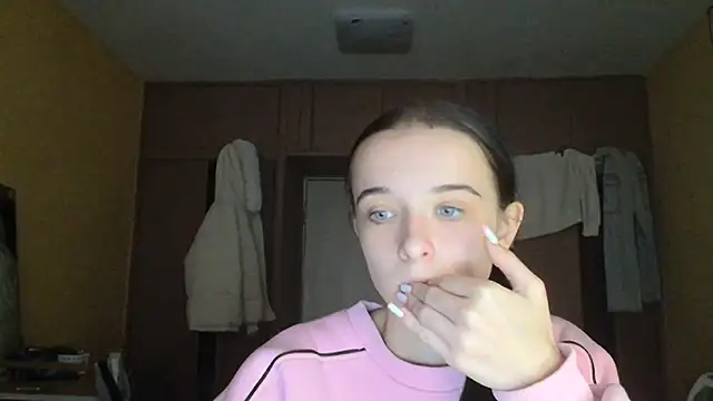 Emilia Light online show from October 27, 7:45 am