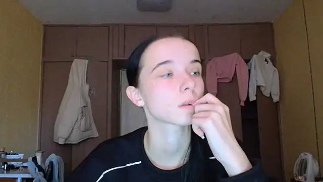 Emilia Light online show from October 30, 7:32 am