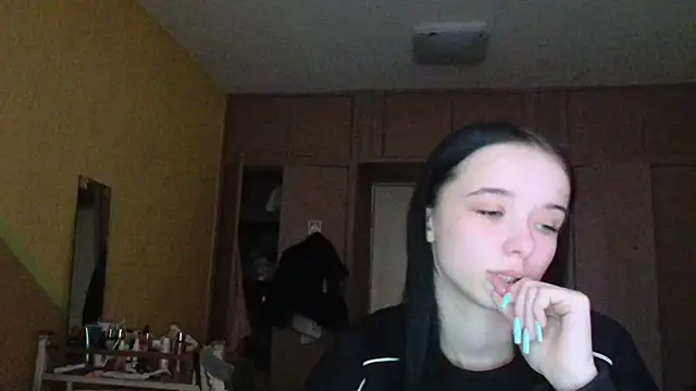 Emilia Light online show from April 3, 8:01 am