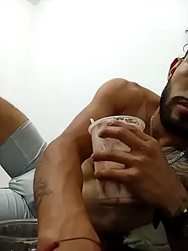 Snapshot of kingbickcockDn chatting on November 7, 8:03 am kingbickcockDn online show from November 7, 8:03 am