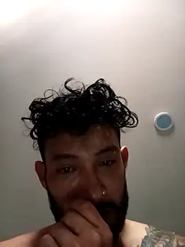 Snapshot of kingbickcockDn chatting on November 11, 11:10 am kingbickcockDn online show from November 11, 11:10 am