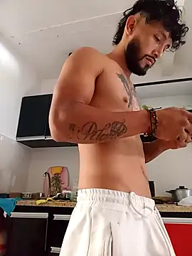 Snapshot of kingbickcockDn chatting on November 16, 3:28 pm kingbickcockDn online show from November 16, 3:28 pm