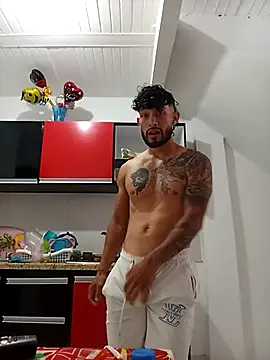 Snapshot of kingbickcockDn chatting on November 17, 3:40 pm kingbickcockDn online show from November 17, 3:40 pm