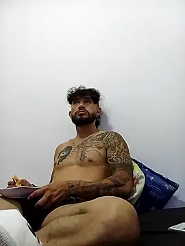 Snapshot of kingbickcockDn chatting on November 18, 3:45 am kingbickcockDn online show from November 18, 3:45 am