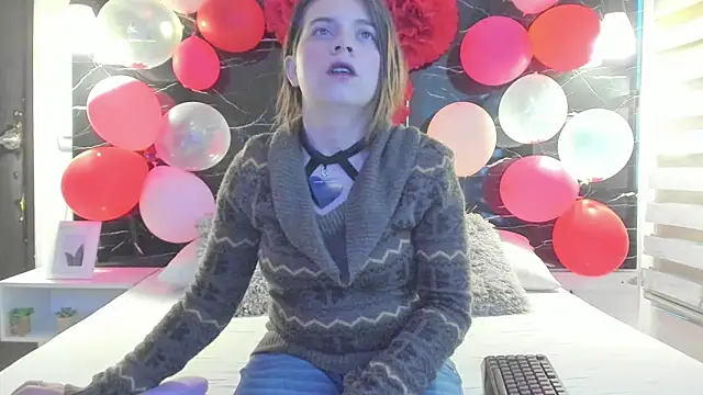 ZOE LE online show from February 17, 11:40 am