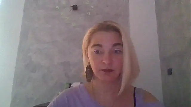 Snapshot of GoldenAngelMilf chatting on September 30, 7:35 am GoldenAngelMilf online show from September 30, 7:35 am
