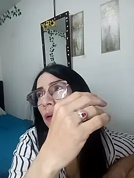 YaraDuartee online show from December 17, 1:11 am