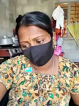 Snapshot of Tamil_Hot_Sandy chatting on February 13, 7:15 am Tamil Hot Sandy online show from February 13, 7:15 am