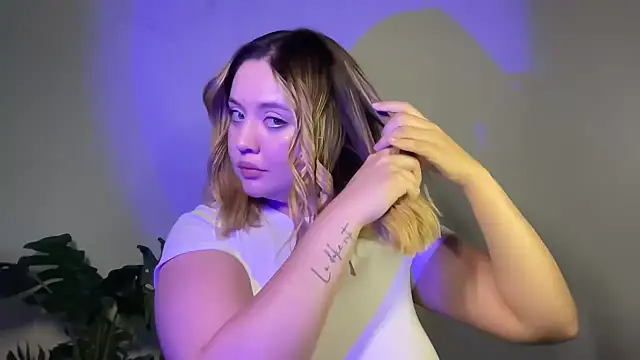 Snapshot of Angelina_velvett chatting on October 10, 2:43 am Angelina velvett online show from October 10, 2:43 am