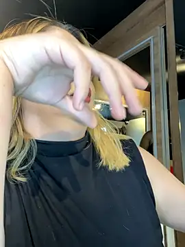 Snapshot of Angelina_velvett chatting on October 14, 10:21 pm Angelina velvett online show from October 14, 10:21 pm