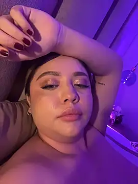 Snapshot of Angelina_velvett chatting on November 1, 10:01 pm Angelina velvett online show from November 1, 10:01 pm