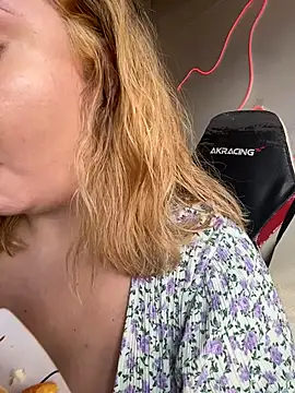 Snapshot of Angelina_velvett chatting on November 9, 7:12 pm Angelina velvett online show from November 9, 7:12 pm