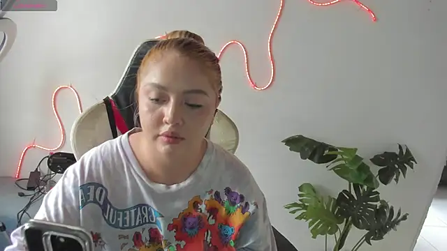 Snapshot of Angelina_velvett chatting on November 15, 7:21 pm Angelina velvett online show from November 15, 7:21 pm