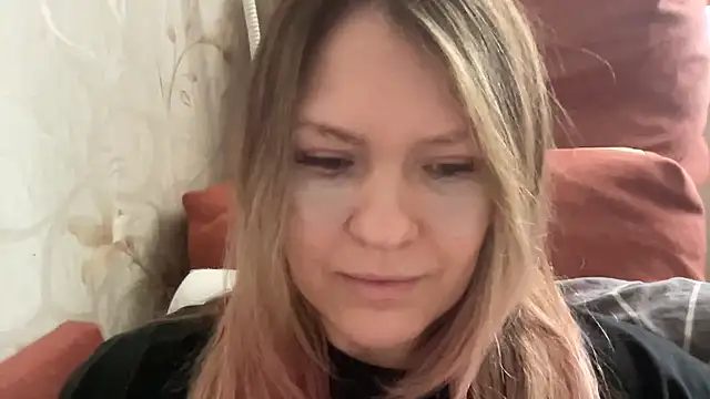 Snapshot of Milysoren chatting on March 1, 6:26 am Milysoren online show from March 1, 6:26 am