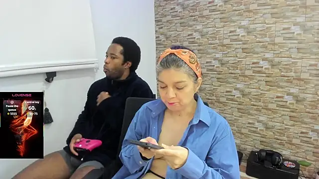 Snapshot of Yin_yang_hot chatting on November 17, 3:12 am Yin yang hot online show from November 17, 3:12 am