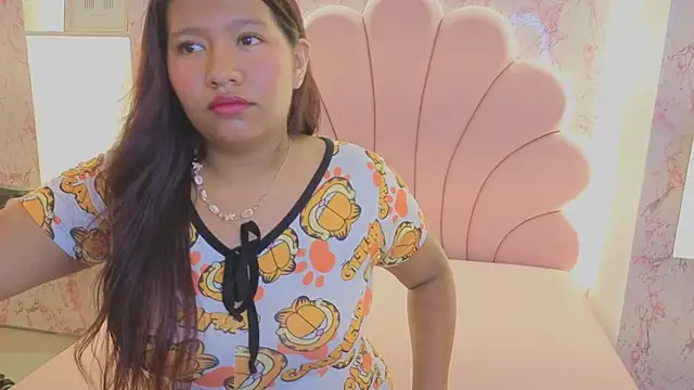 Snapshot of Sharon_Curvy chatting on October 10, 1:37 am Sharon Curvy online show from October 10, 1:37 am