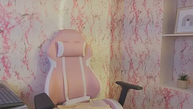 Snapshot of Sharon_Curvy chatting on October 16, 3:29 am Sharon Curvy online show from October 16, 3:29 am