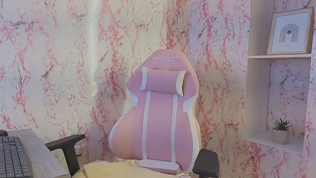 Snapshot of Sharon_Curvy chatting on October 17, 3:10 am Sharon Curvy online show from October 17, 3:10 am