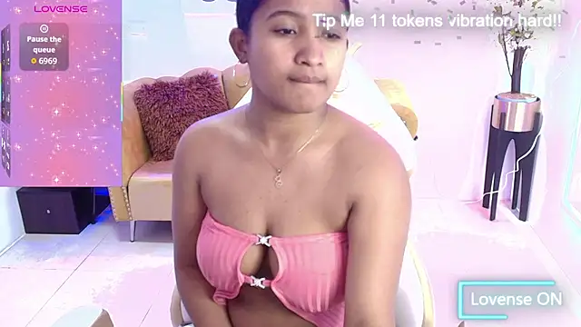 Kiara rox online show from October 3, 1:02 am