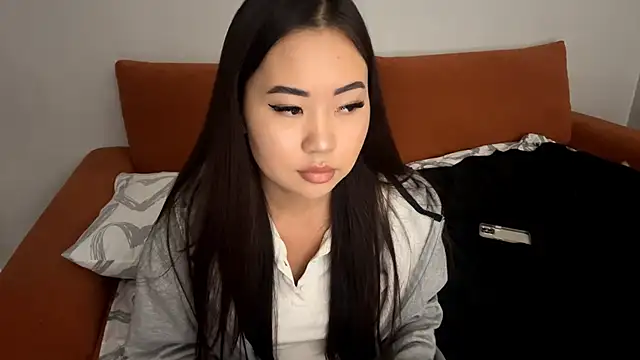 Ur neighbor Kira online show from November 7, 2:39 pm