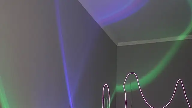 Snapshot of Why_me_stella chatting on October 28, 5:00 am Why me stella online show from October 28, 5:00 am