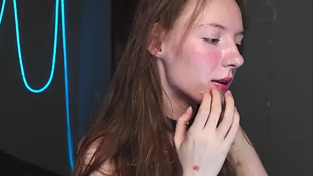 Snapshot of Why_me_stella chatting on November 15, 2:20 am Why me stella online show from November 15, 2:20 am