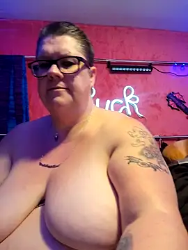 violentviolet68 online show from May 12, 11:35 pm