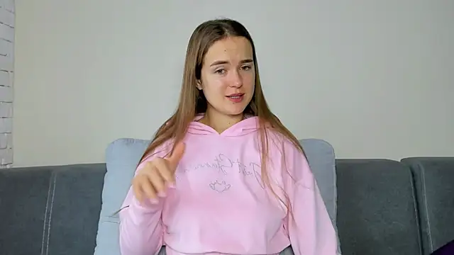 LilMary  online show from December 5, 7:28 am