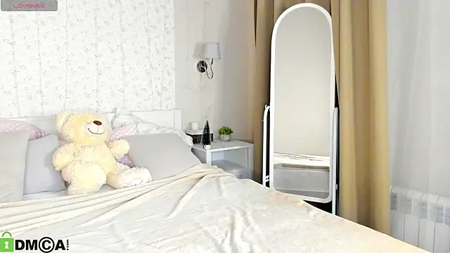 KarinaBroks online show from December 19, 11:50 am