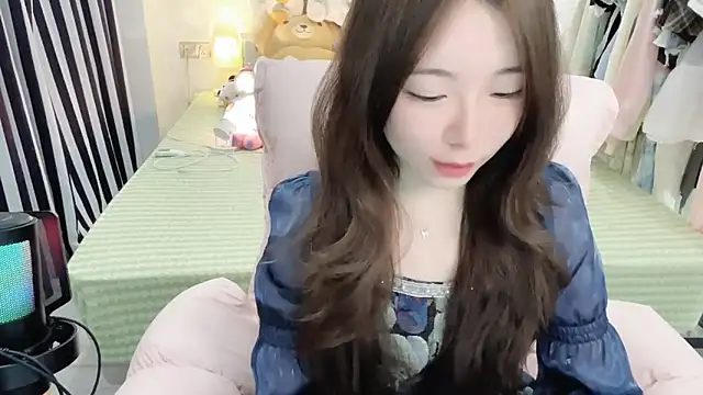 Snapshot of Gardenia-222 chatting on December 18, 1:39 pm Gardenia-222 online show from December 18, 1:39 pm