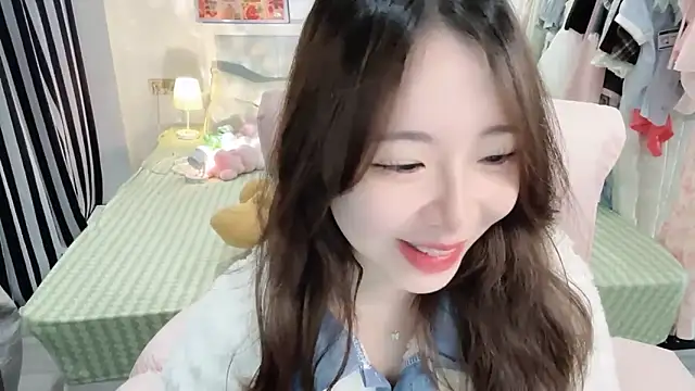 Snapshot of Gardenia-222 chatting on February 24, 2:59 pm Gardenia-222 online show from February 24, 2:59 pm