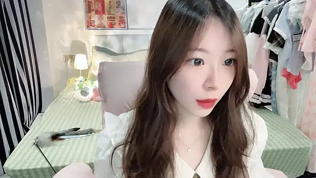 Snapshot of Gardenia-222 chatting on February 27, 1:11 pm Gardenia-222 online show from February 27, 1:11 pm