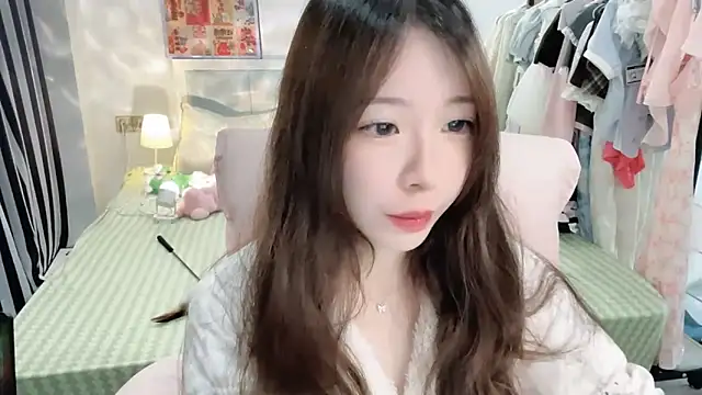 Snapshot of Gardenia-222 chatting on March 3, 4:02 pm Gardenia-222 online show from March 3, 4:02 pm