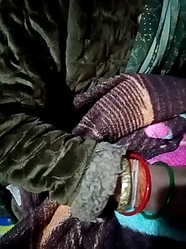 Snapshot of Lona2525 chatting on December 20, 6:37 pm Lona2525 online show from December 20, 6:37 pm