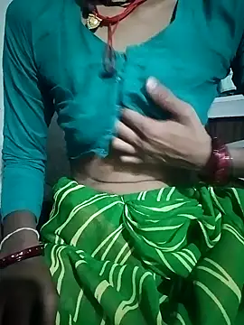 Snapshot of Lona2525 chatting on April 28, 10:04 pm Lona2525 online show from April 28, 10:04 pm