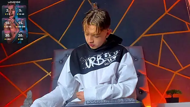 Lian Miller1  online show from January 14, 12:11 pm