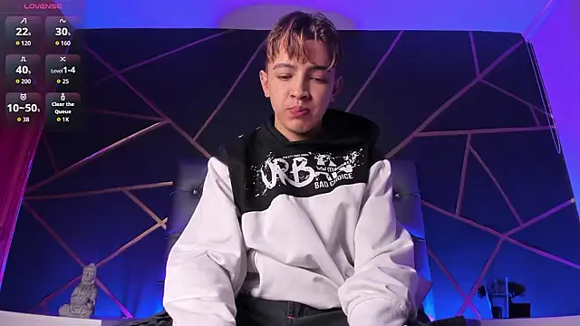 Lian Miller1  online show from February 17, 12:23 pm