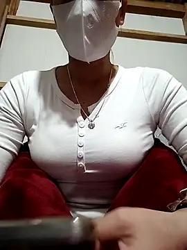 Snapshot of LenaCii chatting on November 18, 6:34 pm LenaCii online show from November 18, 6:34 pm