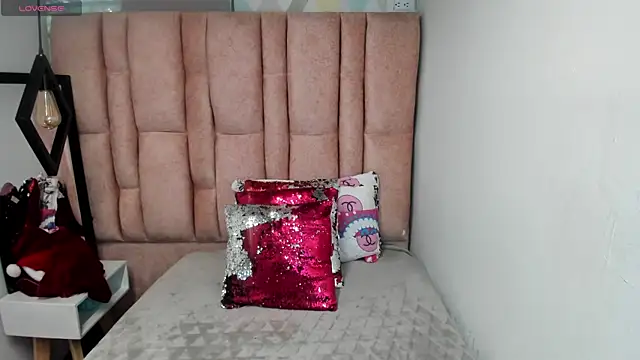 Issa Milf   online show from April 14, 1:28 pm