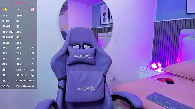 Snapshot of liz__cute chatting on October 9, 11:30 am liz cute online show from October 9, 11:30 am