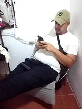 Snapshot of Tequilamaster chatting on December 4, 12:14 pm Tequilamaster online show from December 4, 12:14 pm