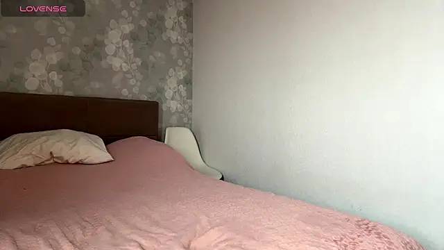 Snapshot of MIA_SHADE chatting on February 26, 8:24 am MIA SHADE online show from February 26, 8:24 am