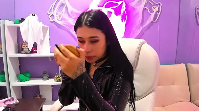 SusanVilla online show from October 25, 2:56 pm