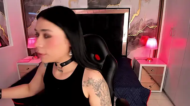 SusanVilla online show from December 3, 7:45 pm